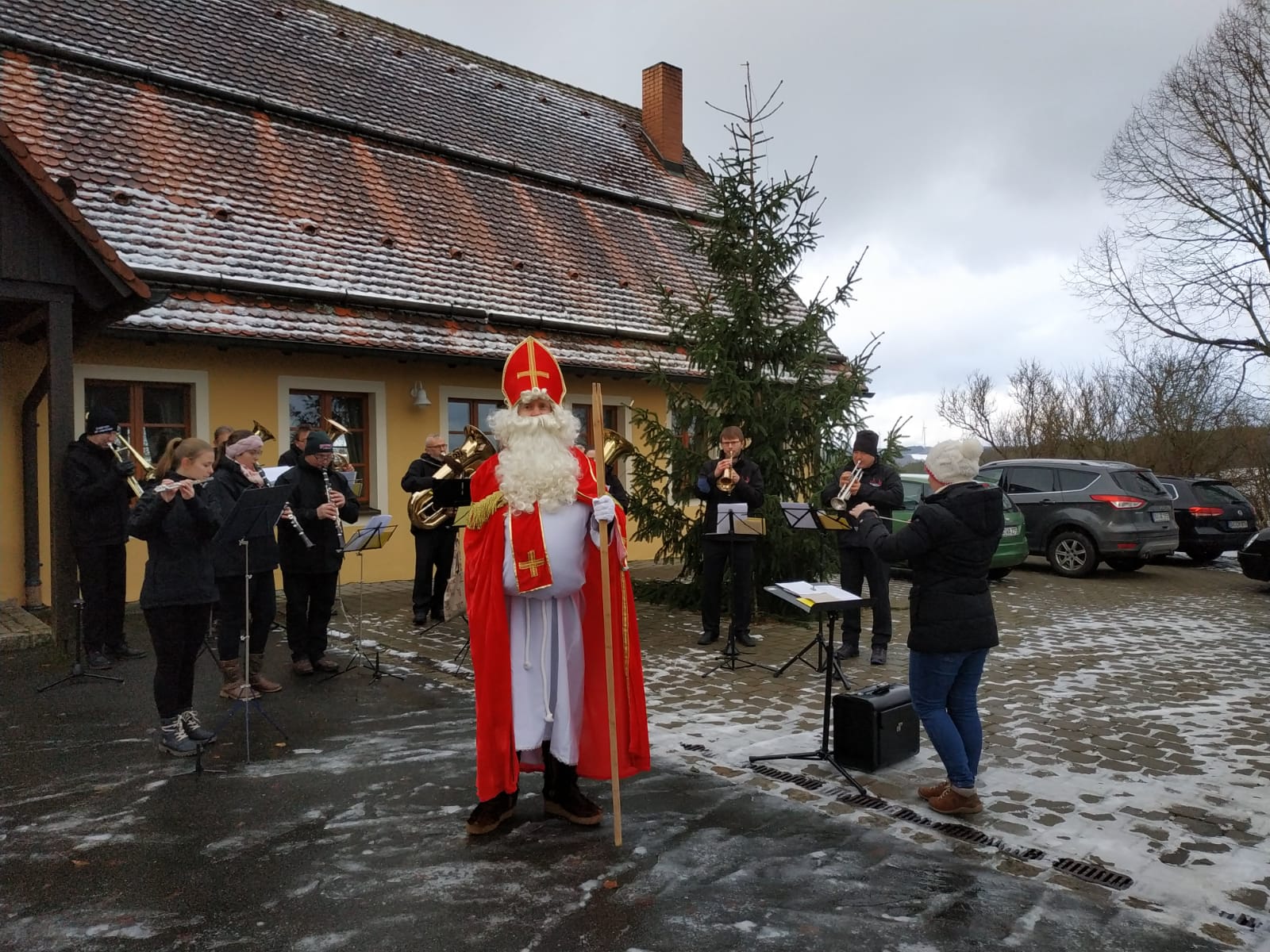 Der Nikolaus besucht die Kinder in Hohenpölz